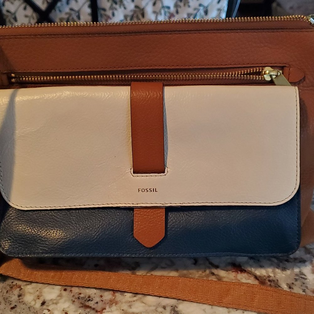Leather Fossil Purse - Picture 2 of 2